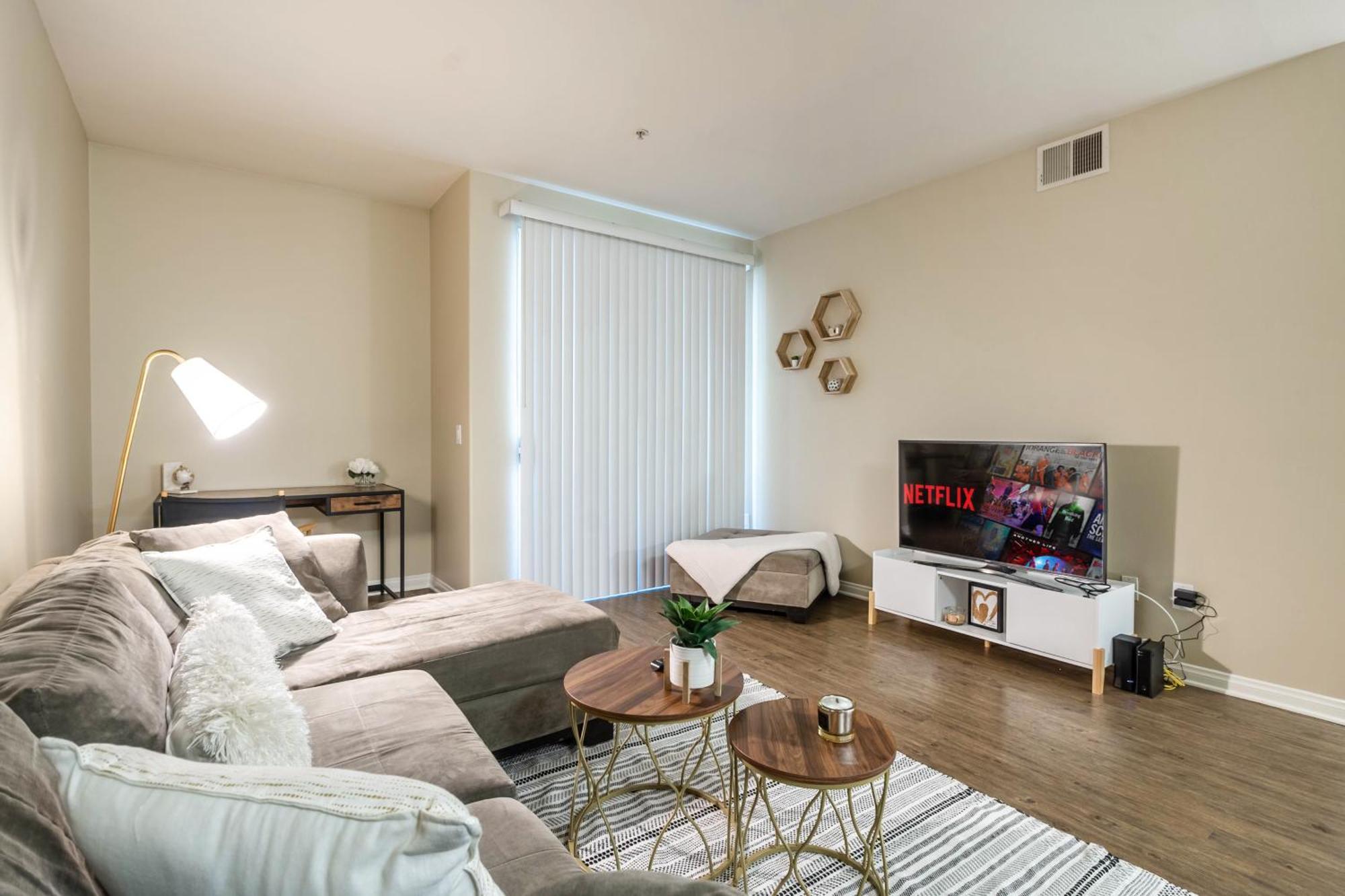 Cozy 1bd In Mdr! Free Parking And Pool! Apartment Los Angeles