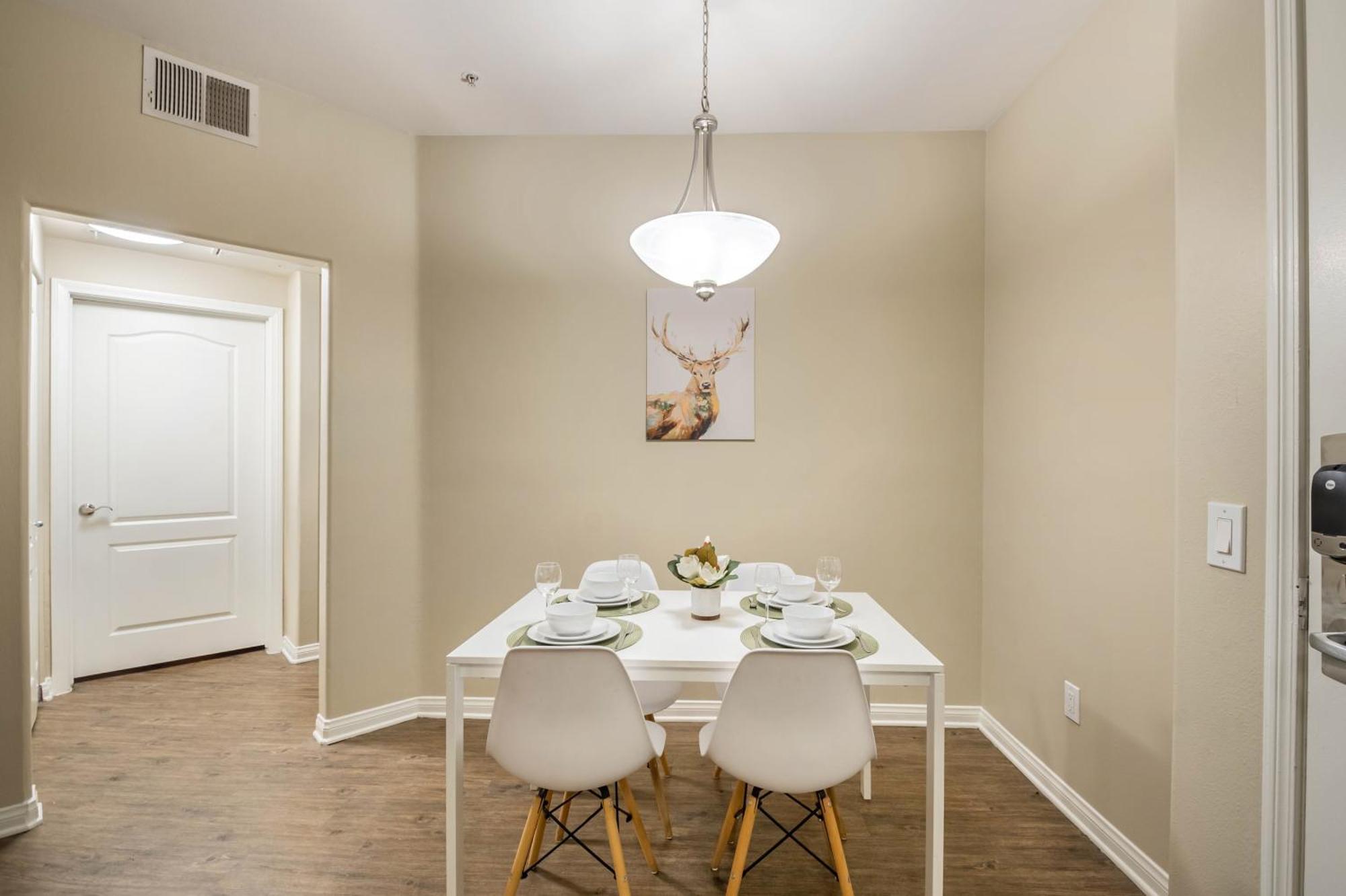 Cozy 1bd In Mdr! Free Parking And Pool! Apartment Los Angeles